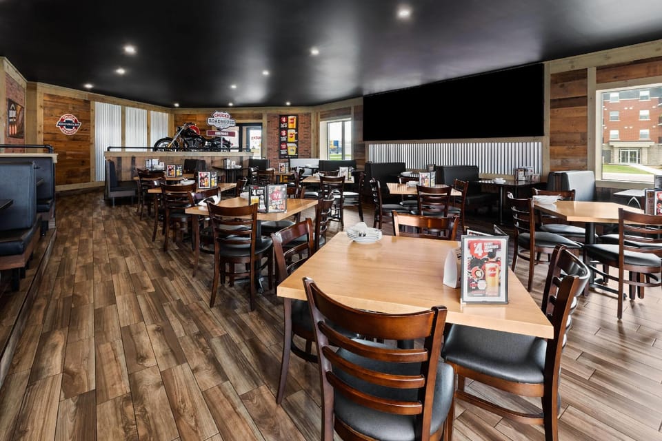 Ramada by Wyndham Arnprior Hotel in Arnprior