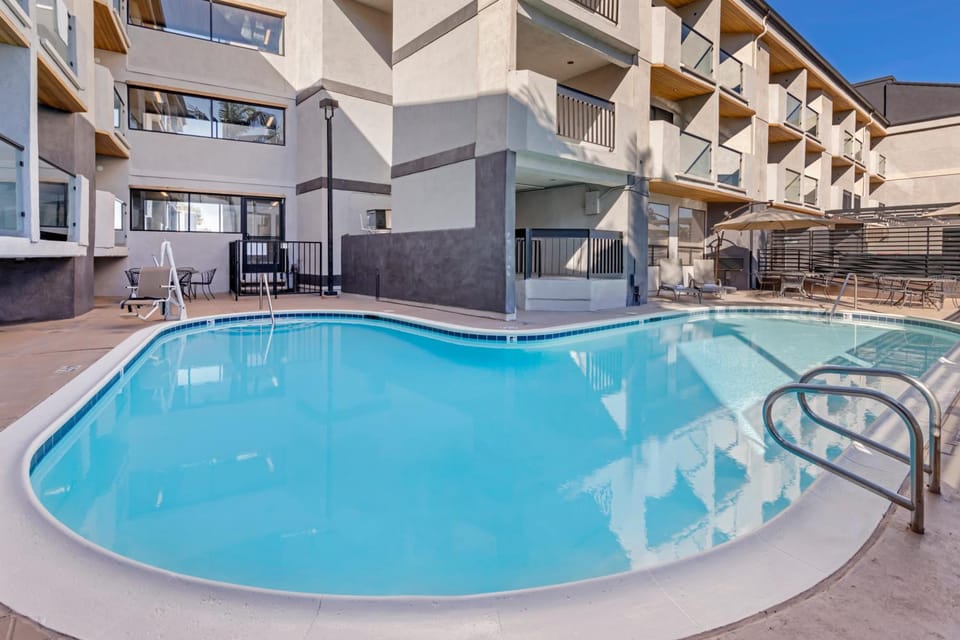 Comfort Inn & Suites Irvine Spectrum Hotel in Laguna Hills