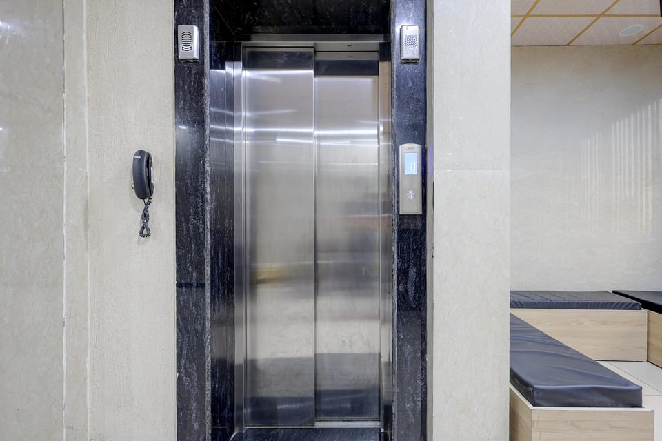 FabHotel Shivangan - 200M From Banke Bihari Temple, Vrindavan Hotel in Uttar Pradesh