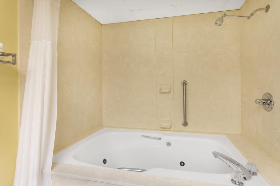 Baymont by Wyndham Fayetteville Hotel in Fayetteville