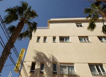 Malvarrosa Beach Rooms Hotel in Valencia