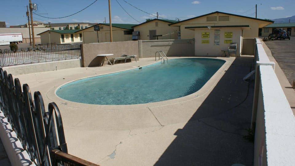 Hwy. Express Inn & Suites Motel in Arizona