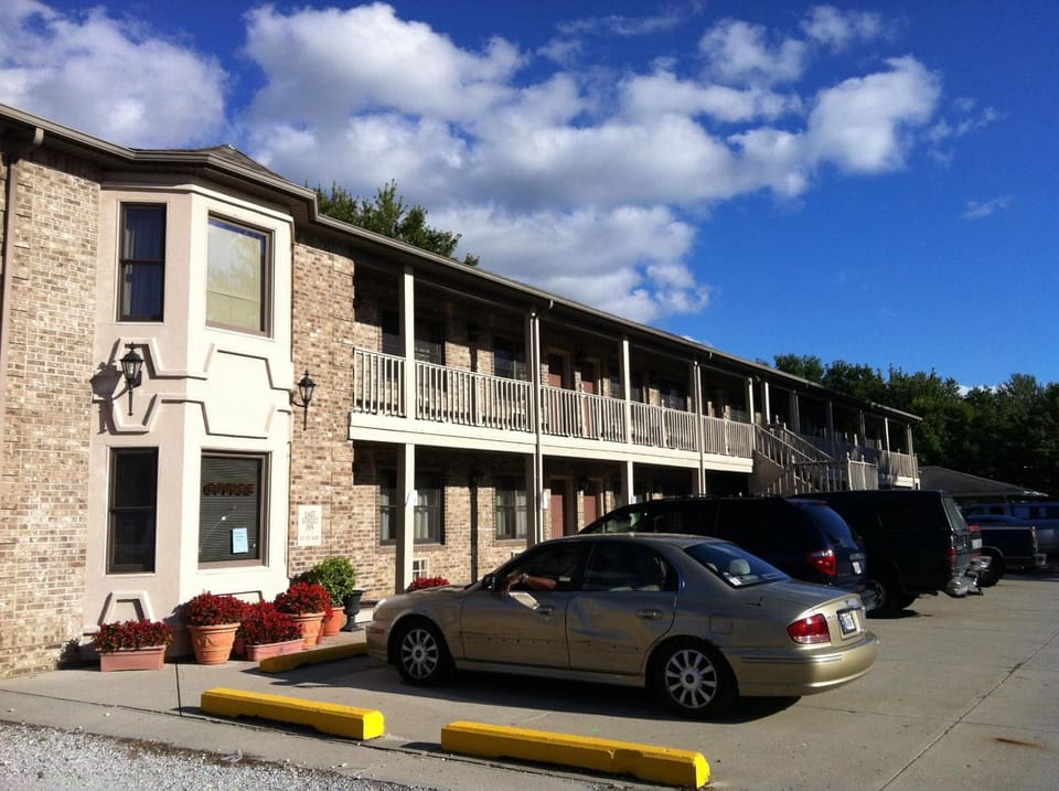 East Street Inn & Suites Tipton Motel in Tipton