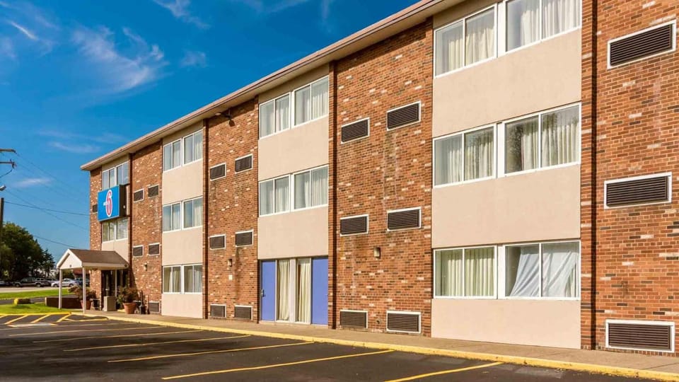 Motel 6 New Stanton, PA Hotel in Pennsylvania
