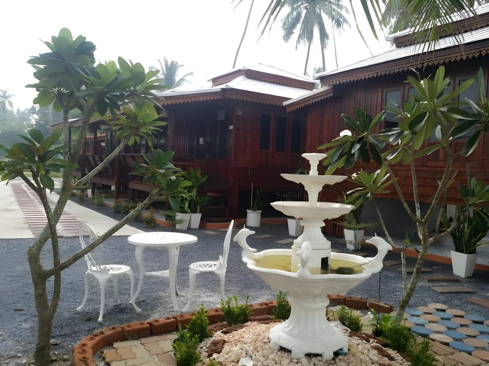 S.N. Plytorn Beach Hotel Resort in Surat Thani Changwat