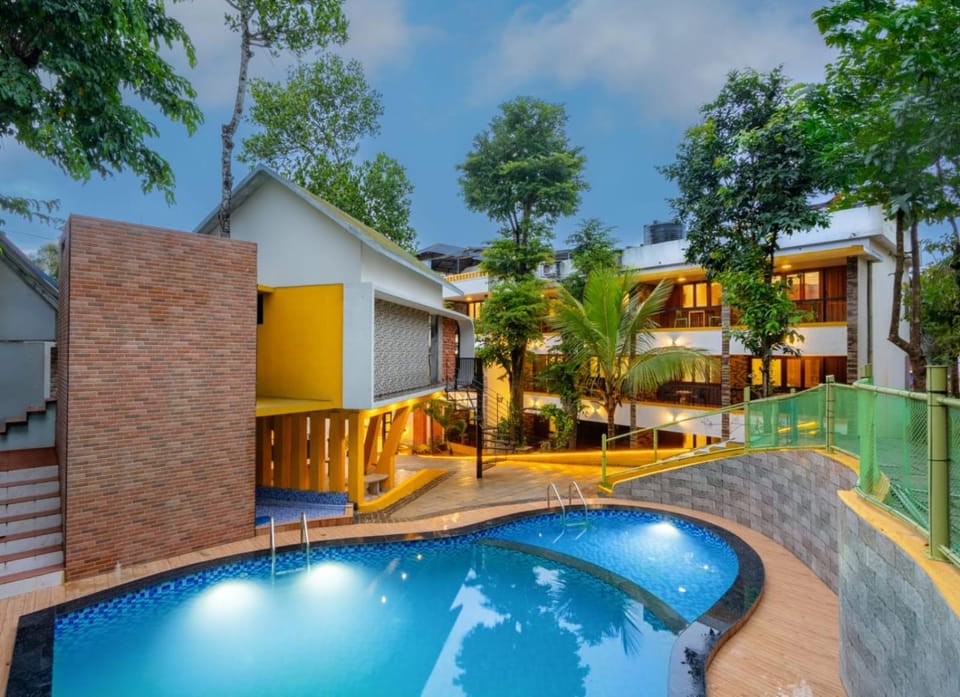 Swimming pool