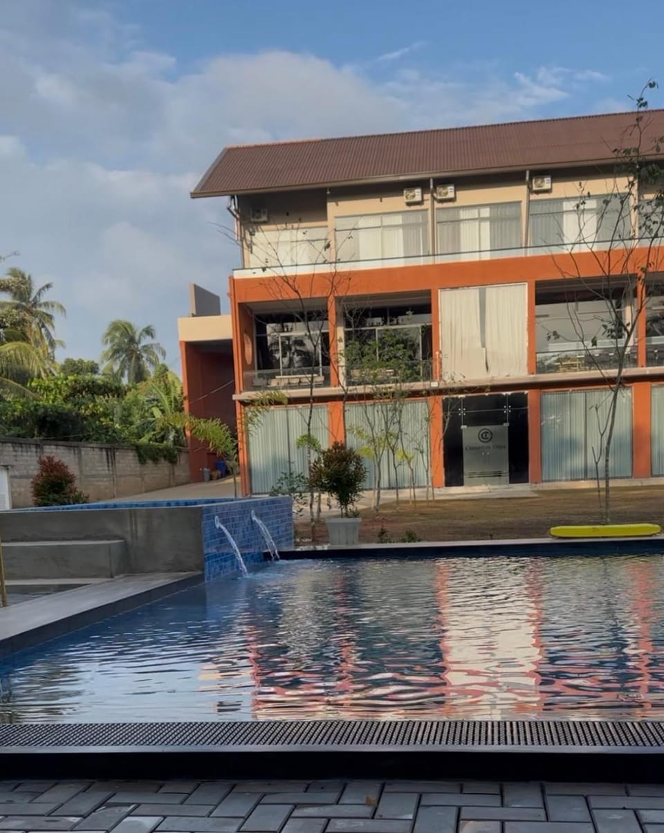 Coinnamon Thiya Hotel in Western Province