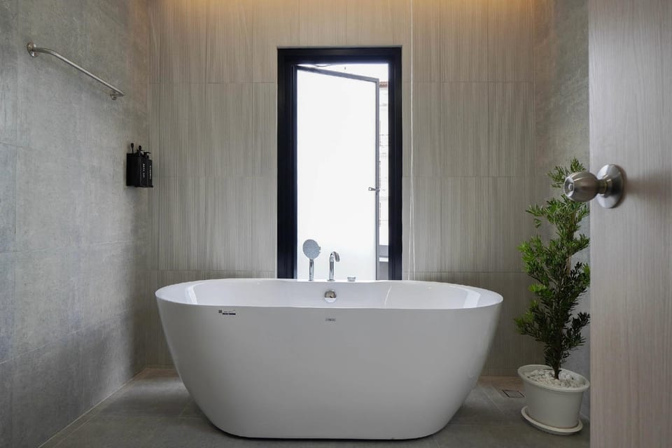 Bathtub