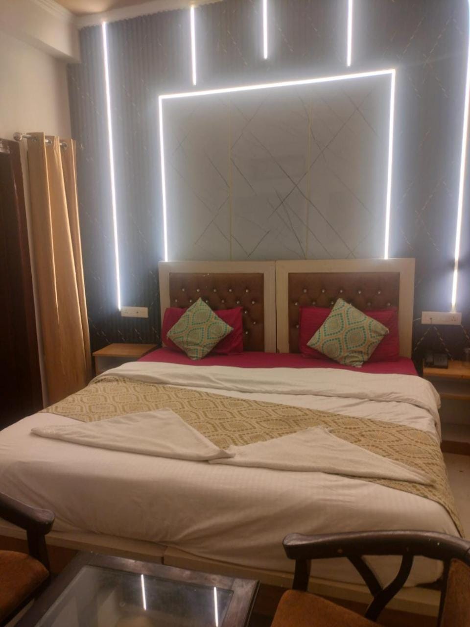 Tapovan Lightning room by yog tapovan Hotel in Rishikesh