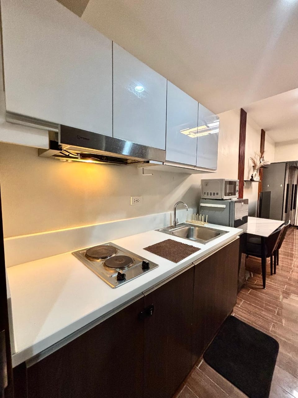 Metro Prime Luxe Bed and Breakfast in Makati