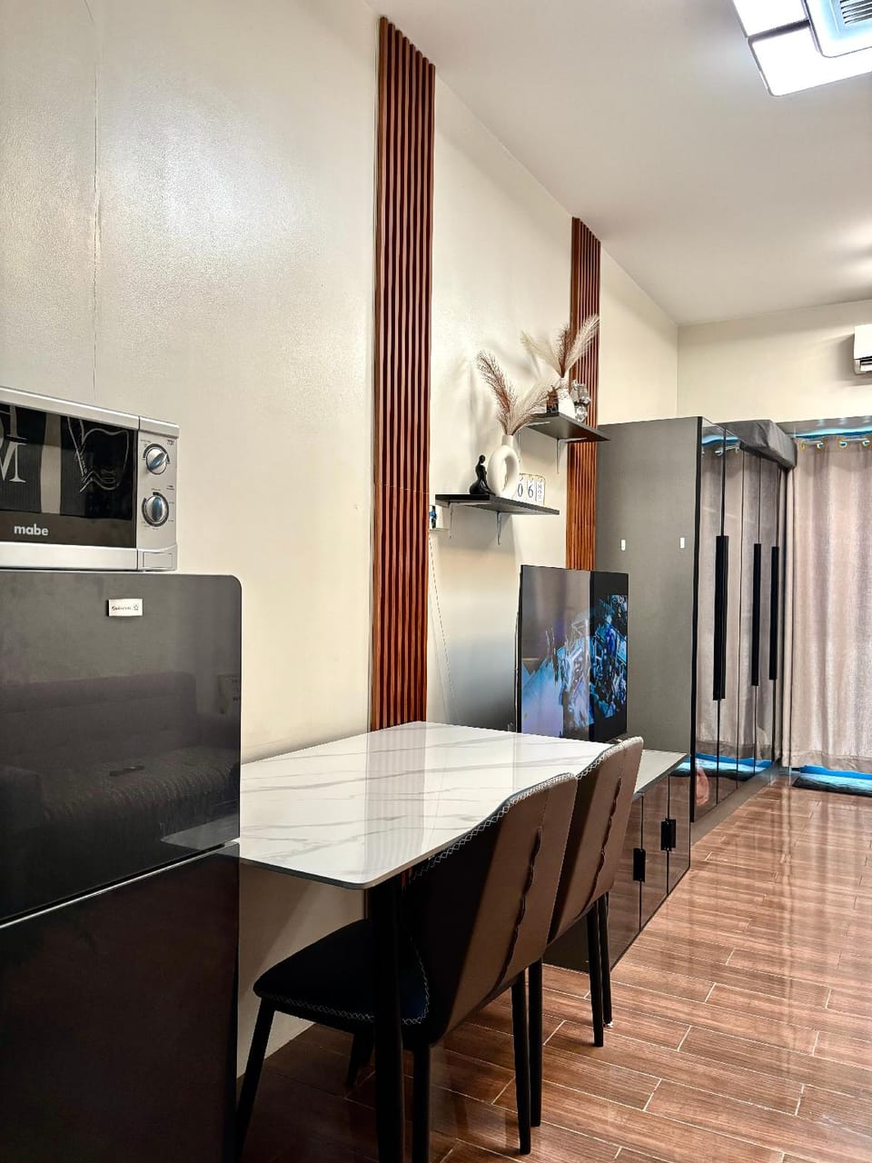 Metro Prime Luxe Bed and Breakfast in Makati