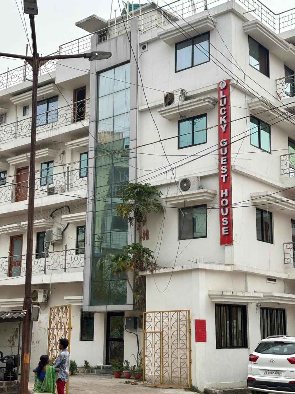 Lucky Guest House Hotel in India