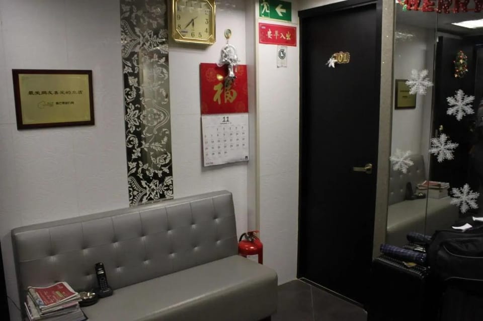 Paris Guest House Hotel in China
