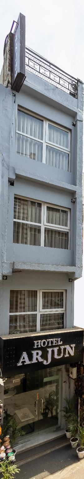 Newly Built Hotel Arjun - Just 3 Mins from metro Hotel in New Delhi