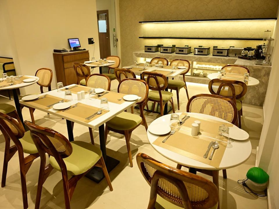 Trevon Hotel Gujrat Centrale, Ranchi Hotel in India