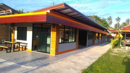 Phi Phi Coralbay Bungalow Hotel in Krabi Changwat