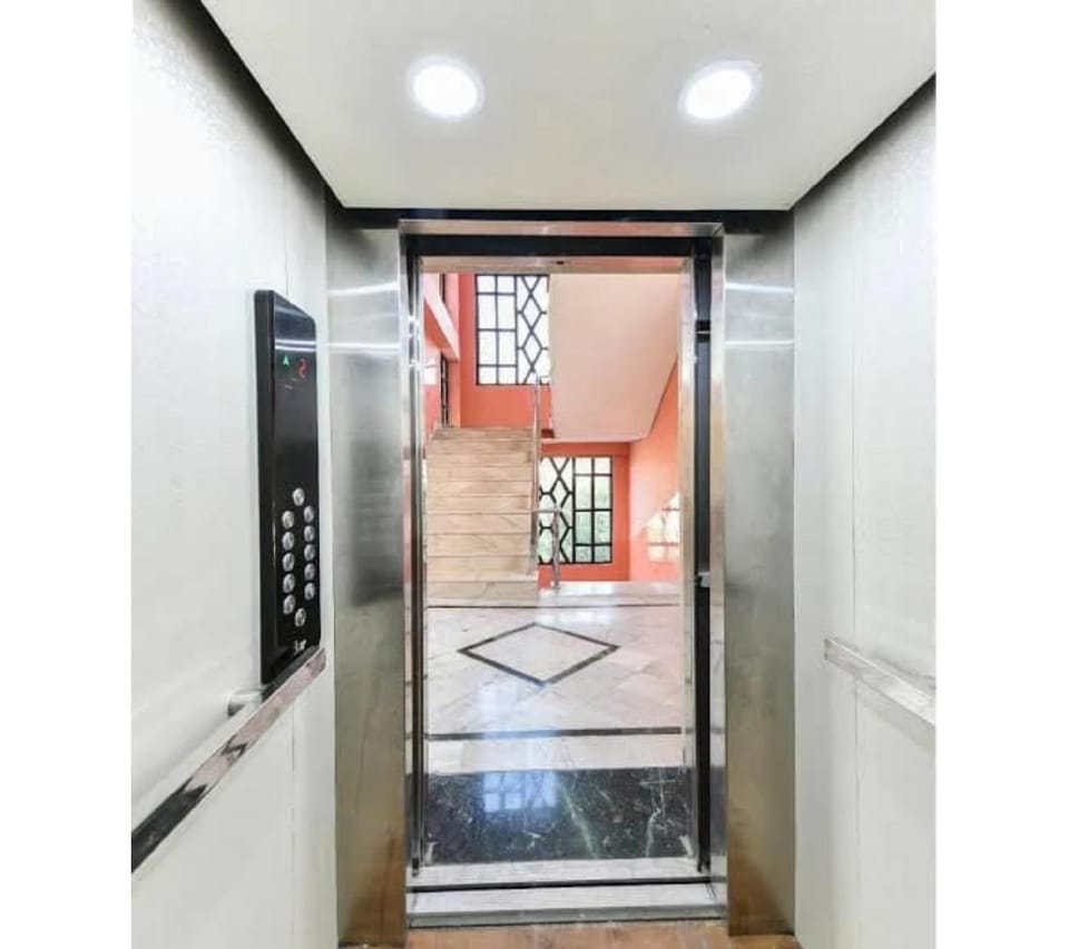 Hotel the First-By Hotelier Anands Hotel in Agra