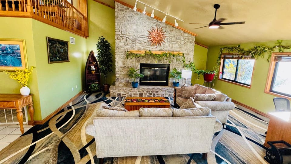 Regency Inn and Suites Hotel in Ozark Mountains
