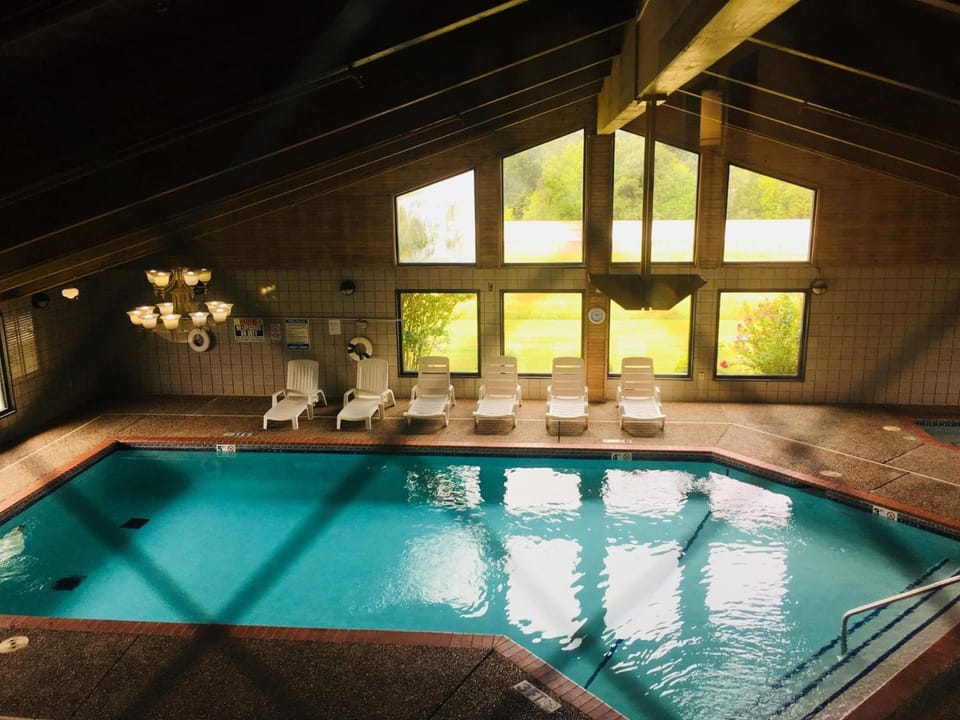 Regency Inn and Suites Hotel in Ozark Mountains