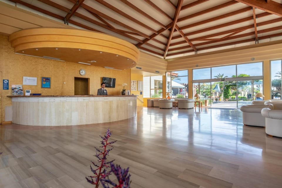 Zafiro Menorca Apartment hotel in Cala en Bosc