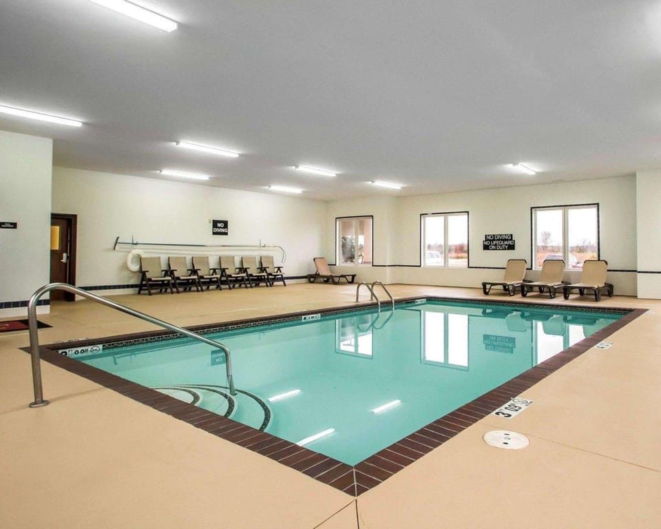 Econo Lodge Anderson Hotel in Ozark Mountains