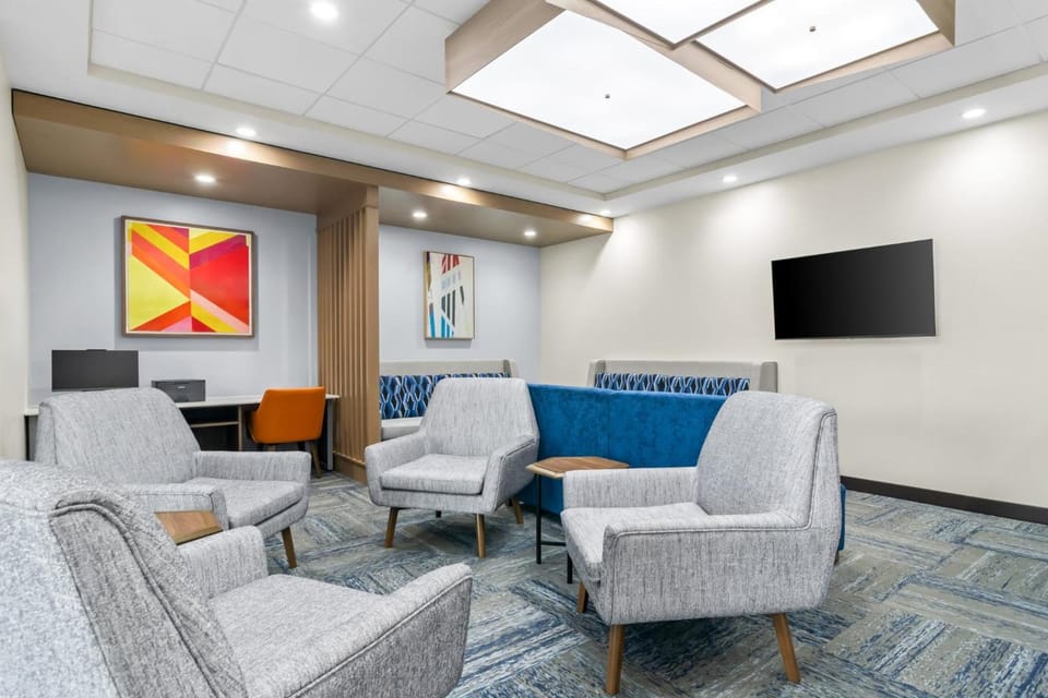 Holiday Inn Express & Suites Joplin Southeast Hotel in Joplin
