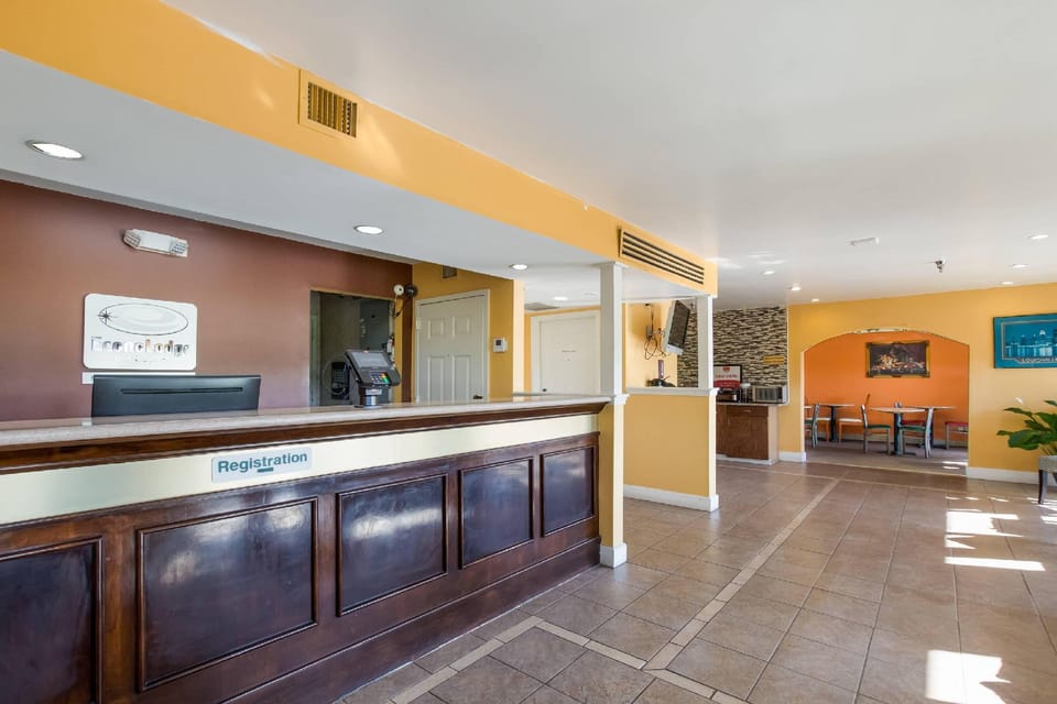 Econo Lodge Inn & Suites Brooks - Louisville South Hotel in Louisville
