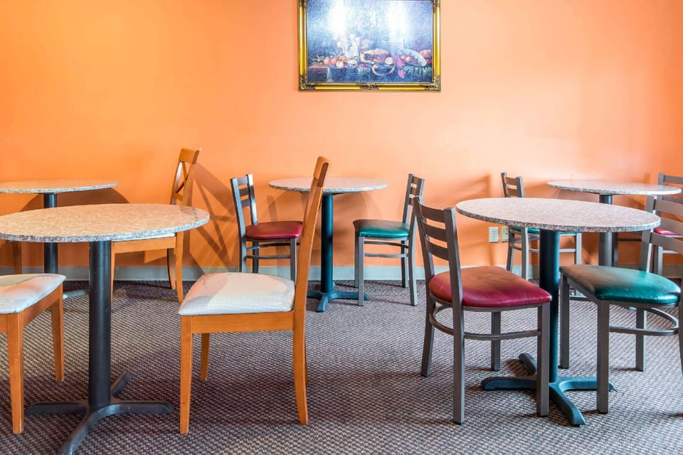 Econo Lodge Inn & Suites Brooks - Louisville South Hotel in Louisville