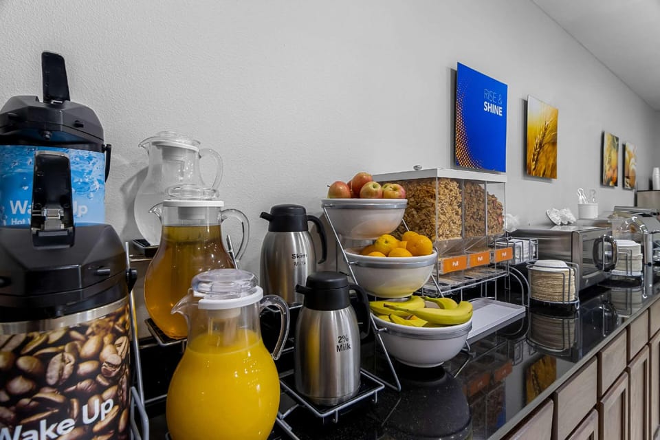 Comfort Inn & Suites near Tinley Park Amphitheater Hotel in Tinley Park