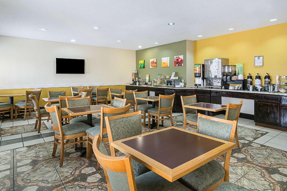 Quality Inn & Suites Harvey - Chicago Southland Hotel in Indiana
