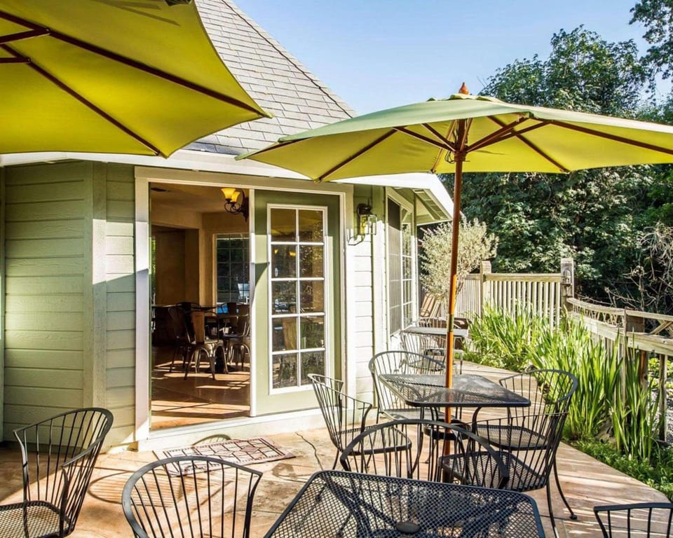The Inn at Baechtel Creek Hotel in Willits