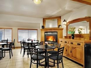 Coachman Inn Hotel in Oak Harbor