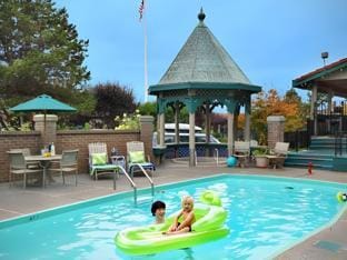 Coachman Inn Hotel in Oak Harbor