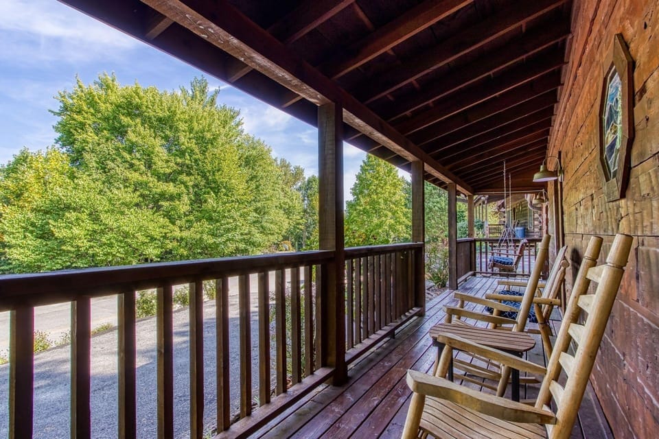 Er3 - Best Of Both Worlds -great Location-close To Town 4 Bedroom Cabin by RedAwning Hotel in Pigeon Forge