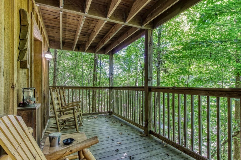Mystic Mountain - Great Location! Close To All The Action! 2 Bedroom Cabin by RedAwning Hotel in Pigeon Forge