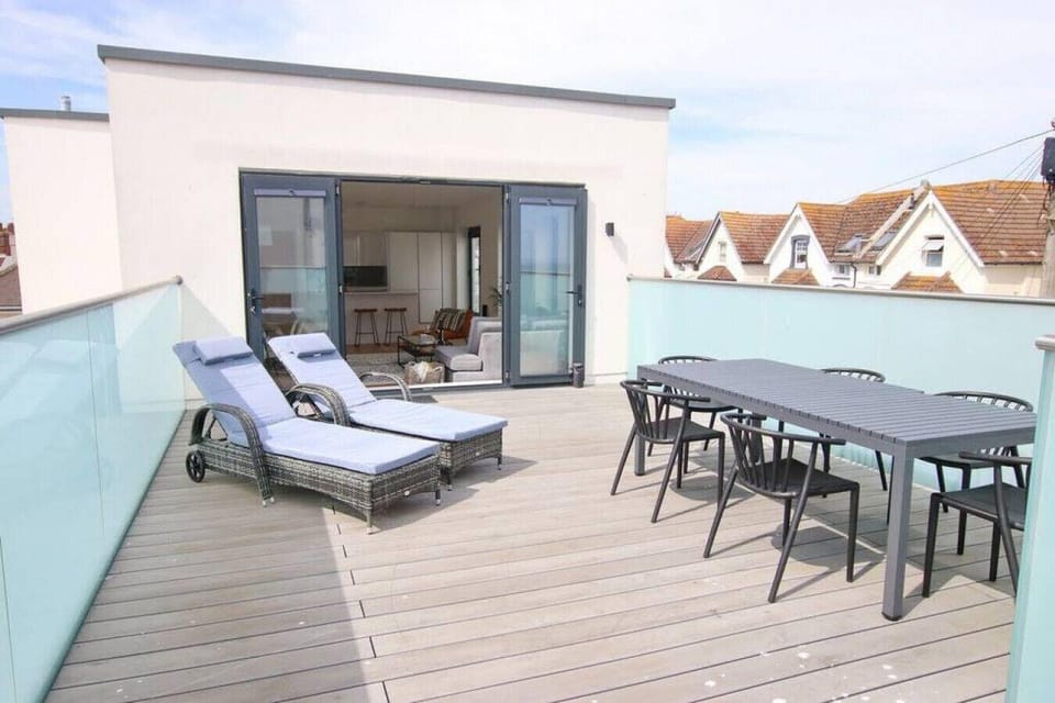 Sea View Terrace Beach Access in Worthing Hotel in Worthing