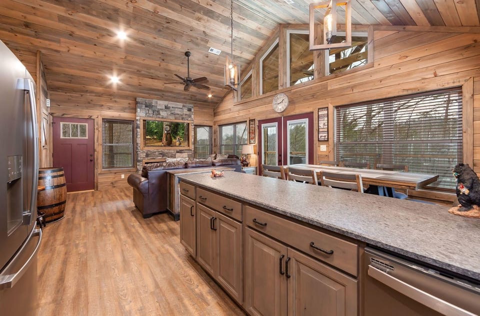 The Gathering Place 3 Bedroom Cabin by RedAwning Hotel in Sevier County
