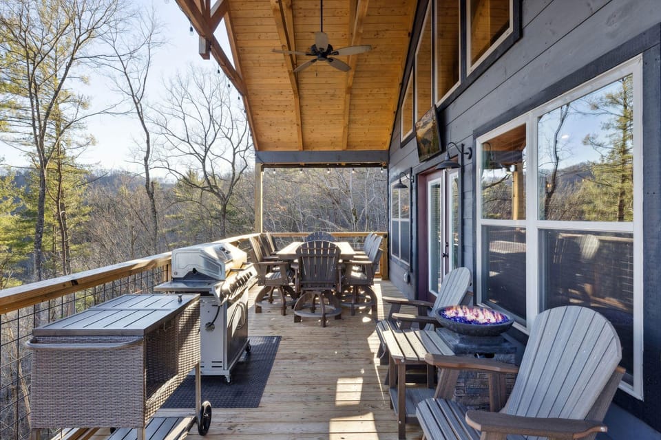 The Gathering Place 3 Bedroom Cabin by RedAwning Hotel in Sevier County