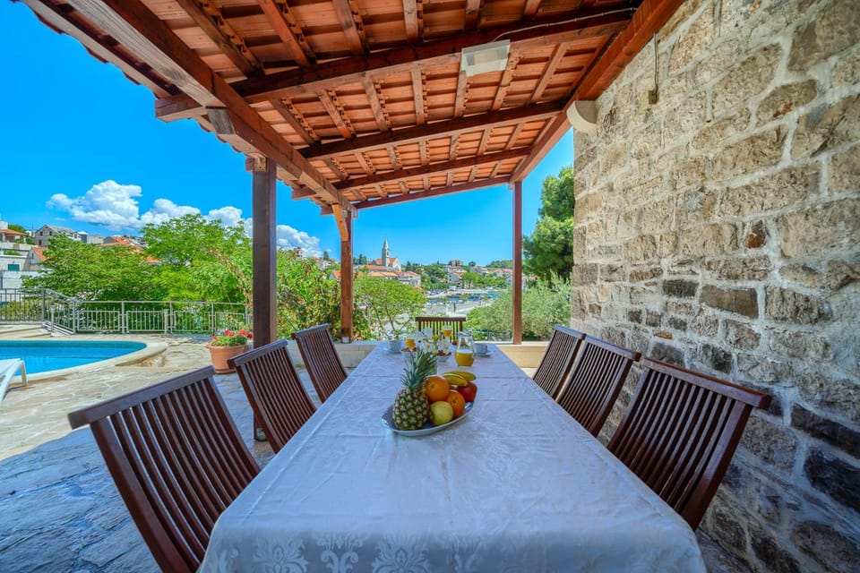 Villa Bonaca Cozy Family & Friends Retreat with Heated Pool Hotel in Split-Dalmatia County