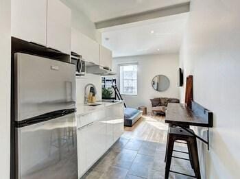Unique Stays - 4114 St-Denis Hotel in Laval