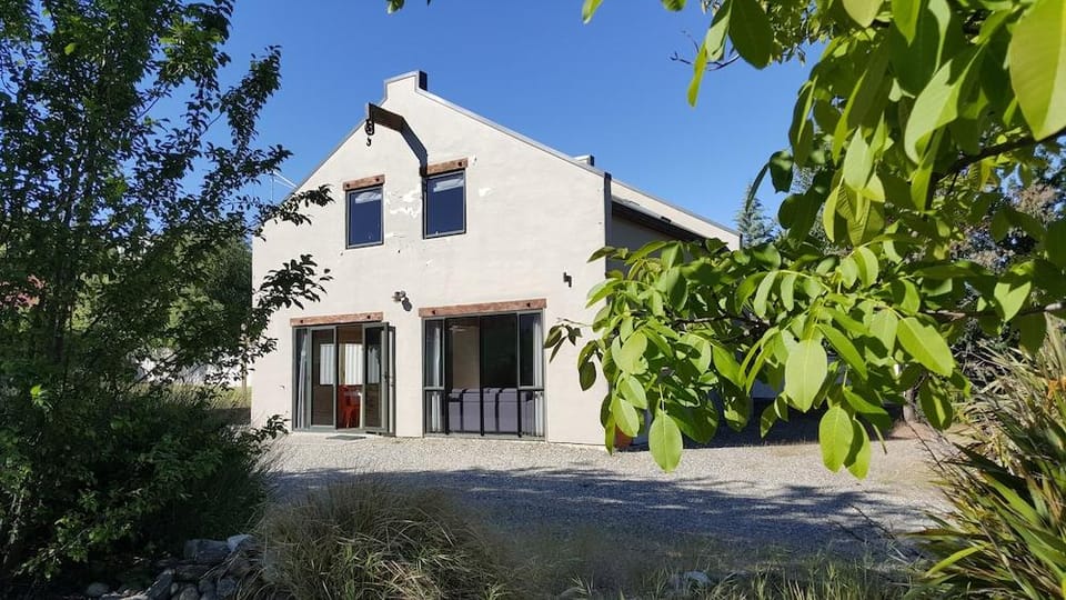 Stuarts Cottage Hotel in Wanaka