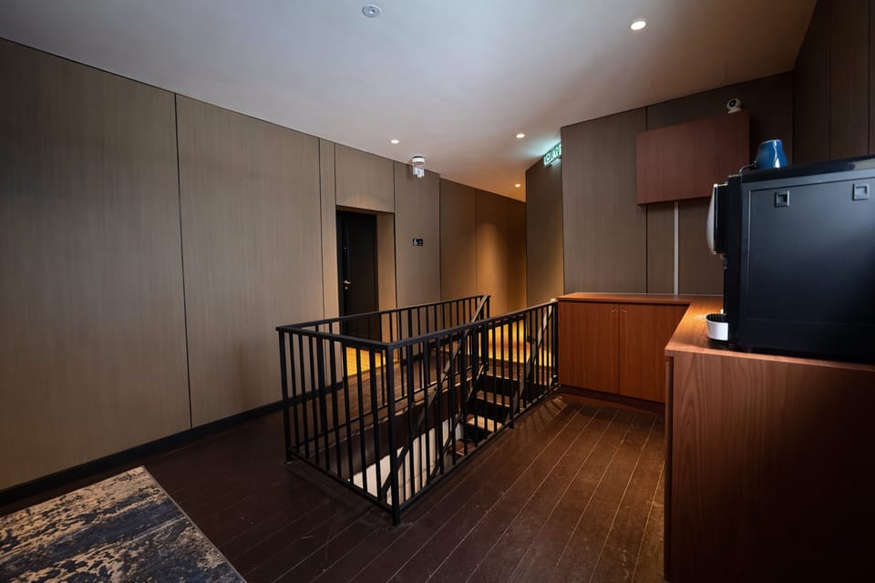 Carnarvon Suites Hotel in George Town