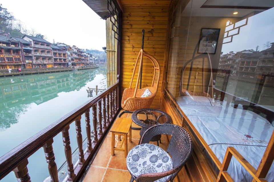 Memory Jiangjing Inn (Phoenix Riverside Branch) Hotel in China