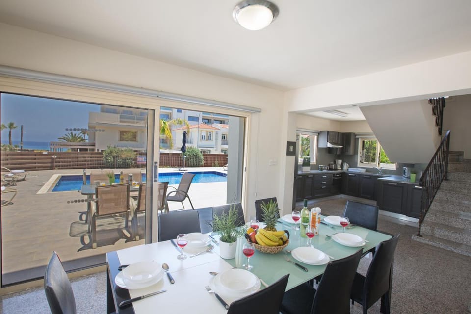 Delfini Villas Hotel in Protaras