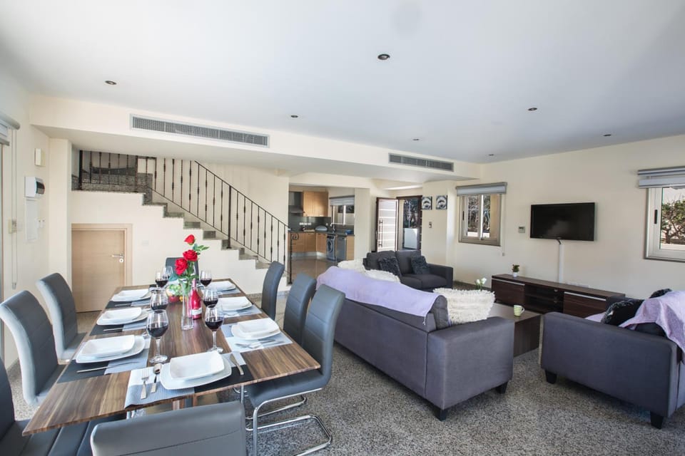 Delfini Villas Hotel in Protaras