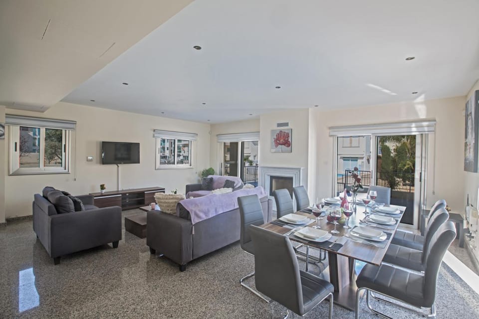 Delfini Villas Hotel in Protaras