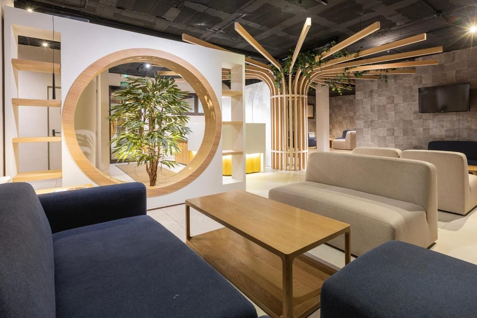 Shared lounge/TV area