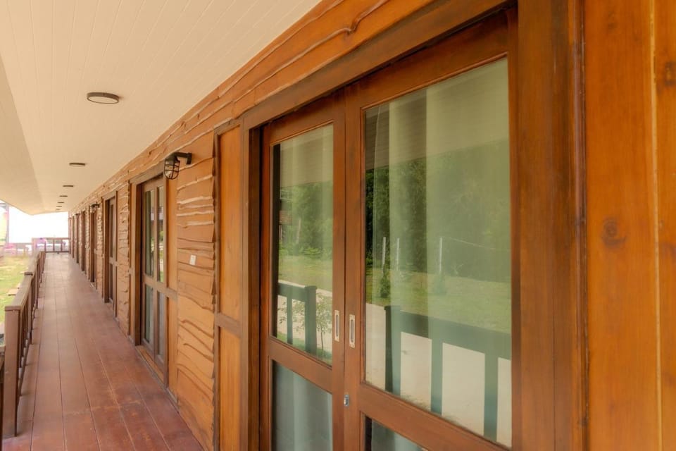 โอโซนริมน้ำ Hotel in Laos