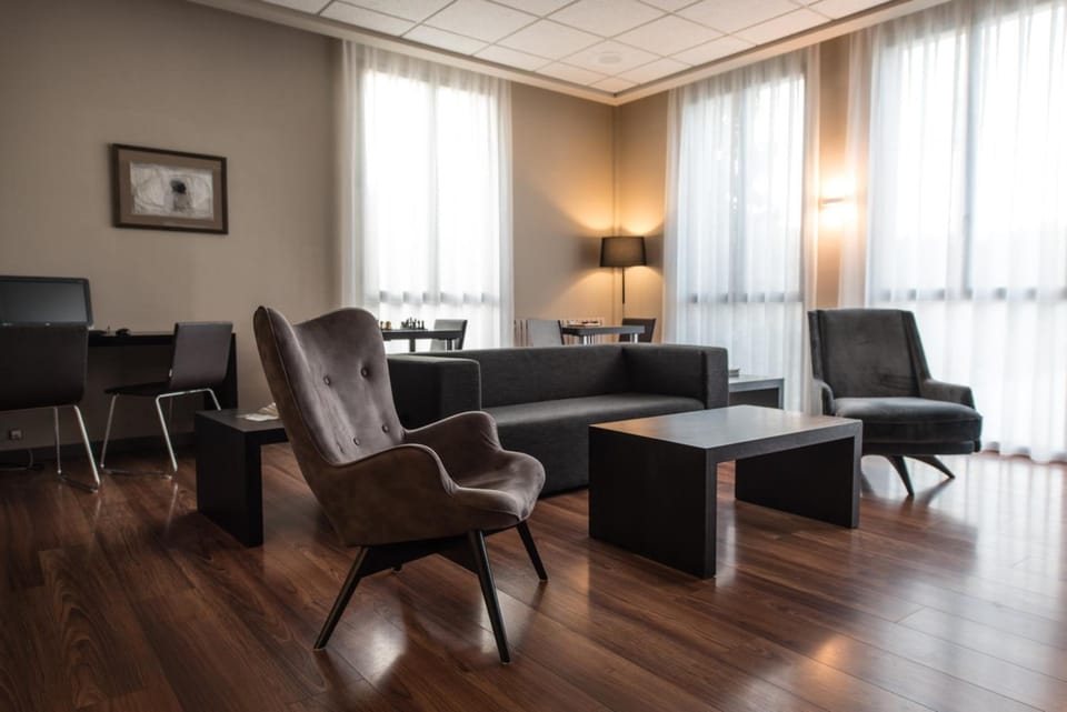 Shared lounge/TV area