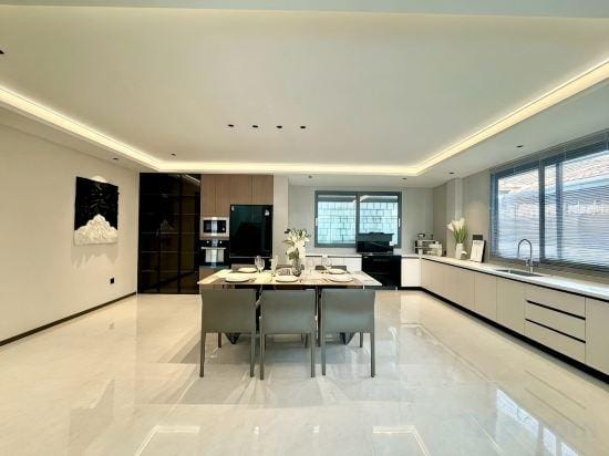 NEW Luxury 6BR Pool Villa Pattaya, 10mn Walking St Hotel in Pattaya City